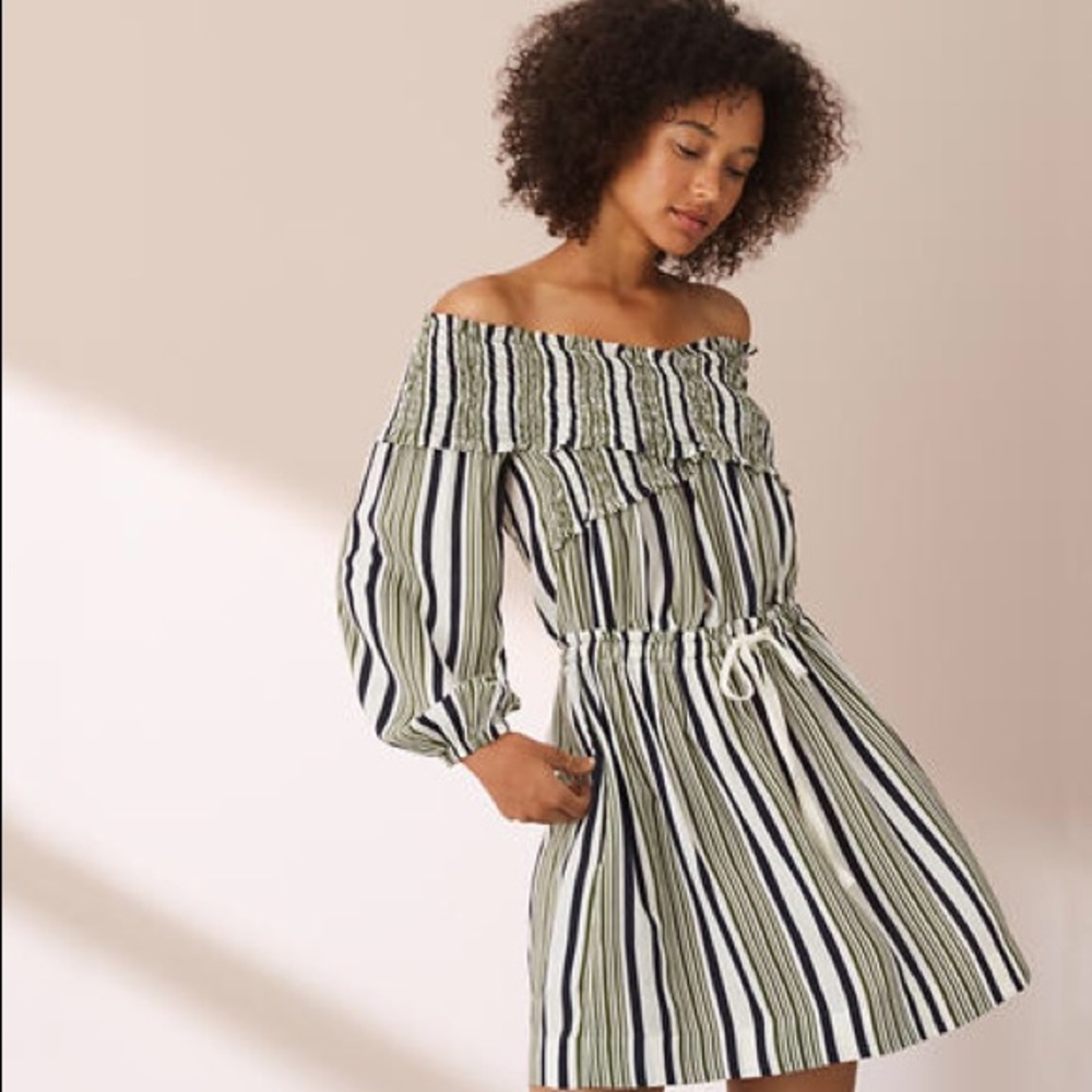 LOU &GRAY Crisscross smocked Dress - Picture 7 of 7